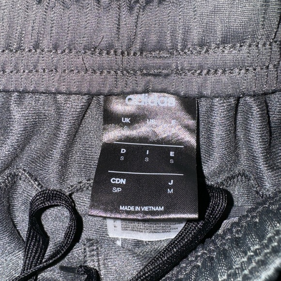 Men’s Adidas Athletic Shorts size S - Picture 2 of 2